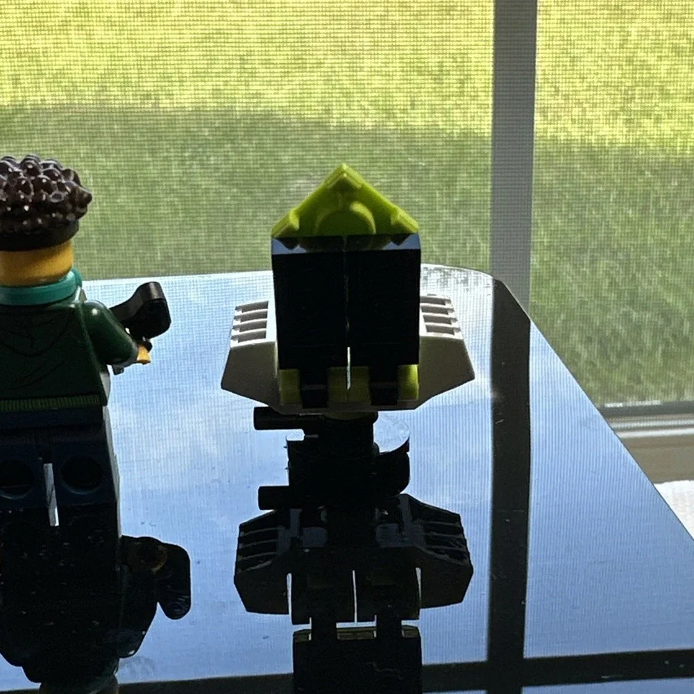 LEGO Gamer Minifigure Desk Laptop‎ Chair Controller Custom Build
